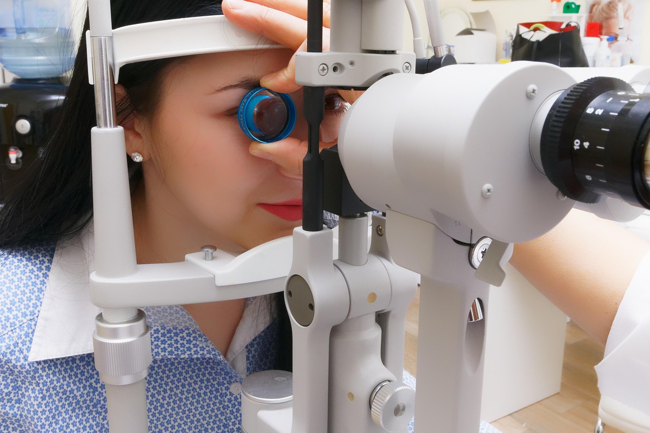 optometrist treating dry eye patient